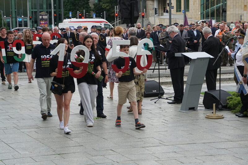 Uroczystość główna przy pomniku Poznańskiego Czerwca 1956. Fot. Wielkopolskie Muzeum Niepodległości