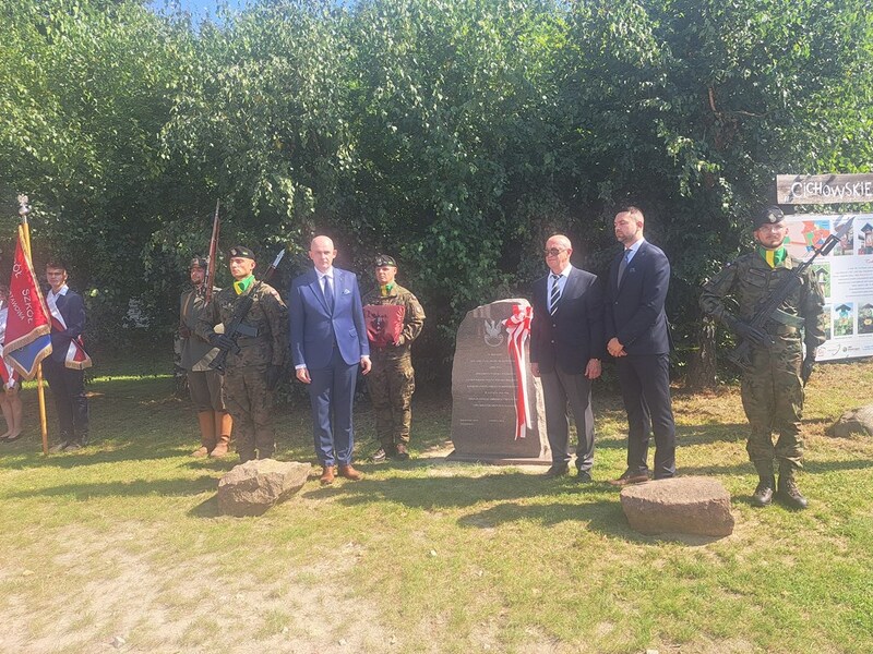Uroczystość odsłonięcia tablicy upamiętniającej gen. Mieczysława Bukowieckiego