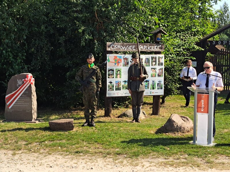 Uroczystość odsłonięcia tablicy upamiętniającej gen. Mieczysława Bukowieckiego