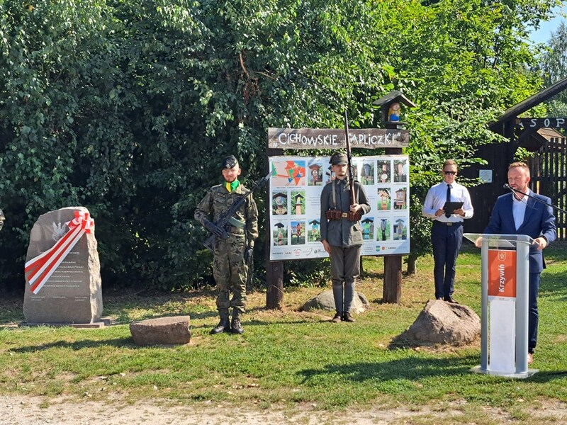 Uroczystość odsłonięcia tablicy upamiętniającej gen. Mieczysława Bukowieckiego