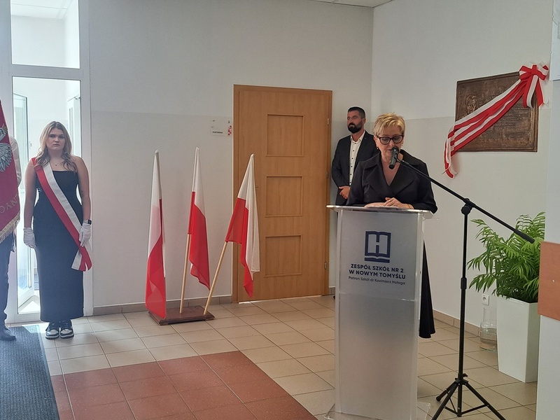 Uroczystość odsłonięcia tablicy upamiętniającej bł. Kazimierza Hołogę