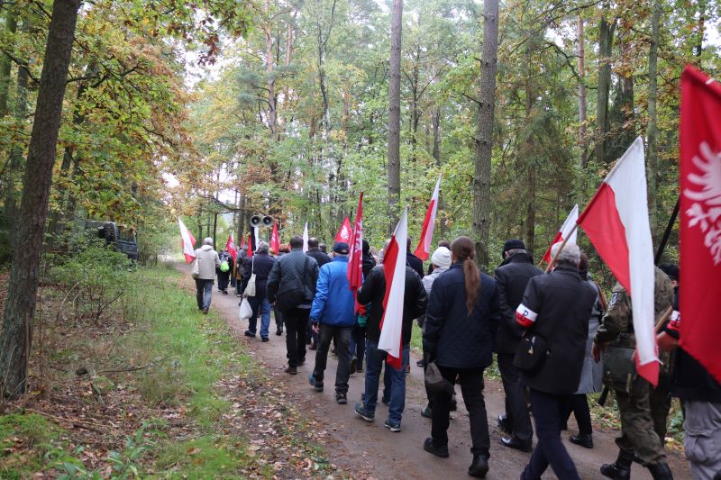 VII Marsz Pamięci w Lasach Palędzko-Zakrzewskich. Fot. Dawid Buczkowski (IPN)