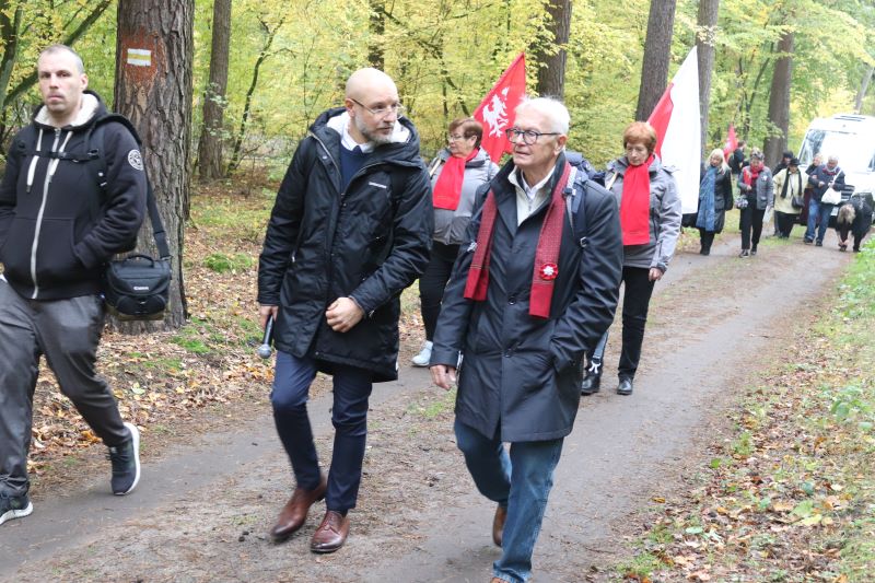 VII Marsz Pamięci w Lasach Palędzko-Zakrzewskich. Fot. Dawid Buczkowski (IPN)