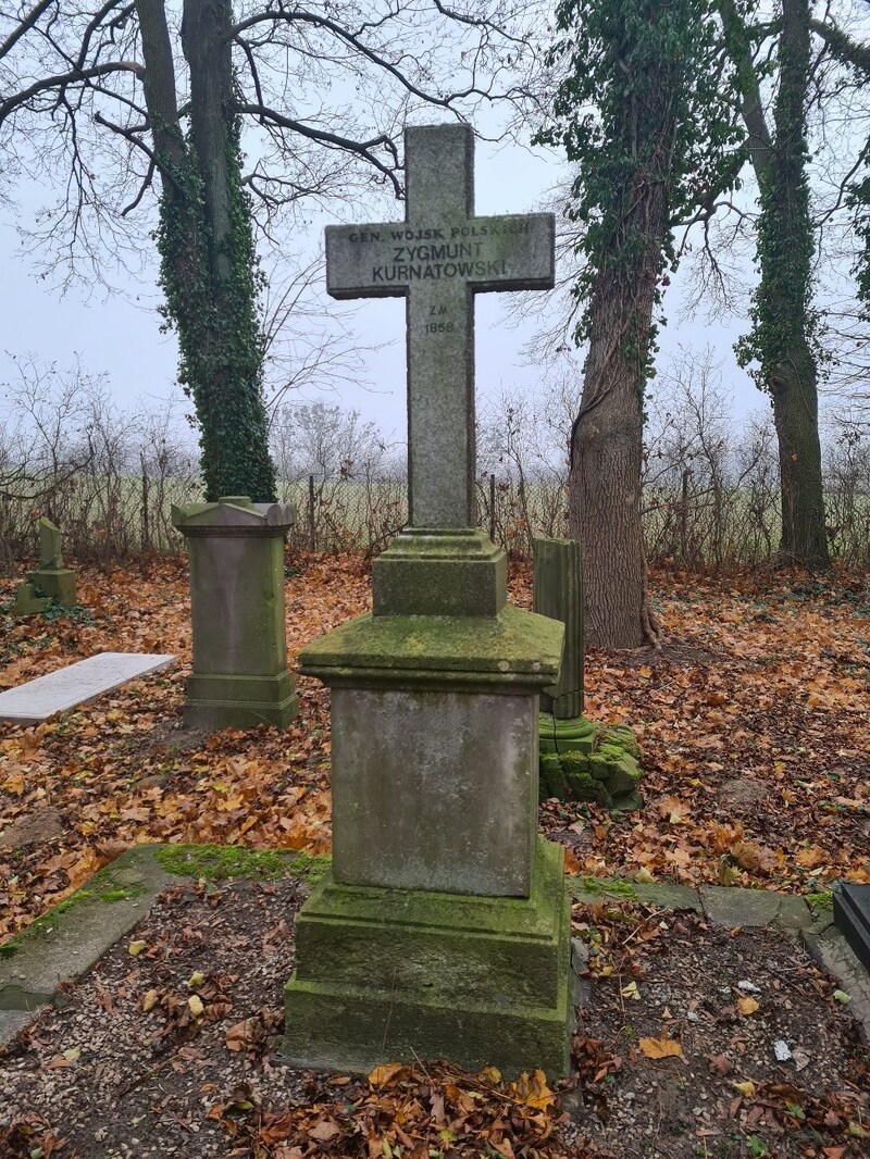 Nagrobek przed pracami