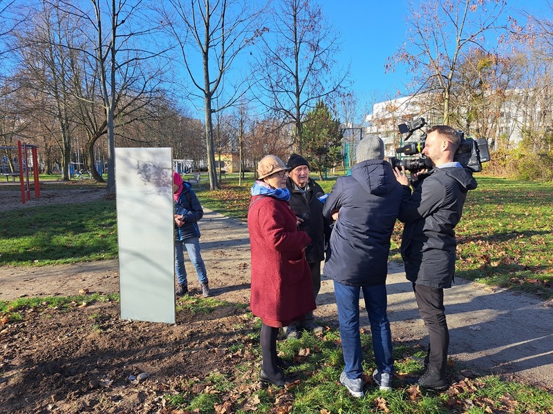 Odsłonięcie tablicy informacyjnej na terenie dawnego obozu NKWD. Fot. Marta Sankiewicz (IPN)