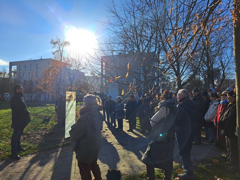 Odsłonięcie tablicy informacyjnej na terenie dawnego obozu NKWD. Fot. Marta Sankiewicz (IPN)