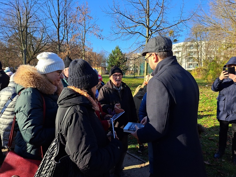 Odsłonięcie tablicy informacyjnej na terenie dawnego obozu NKWD. Fot. Marta Sankiewicz (IPN)