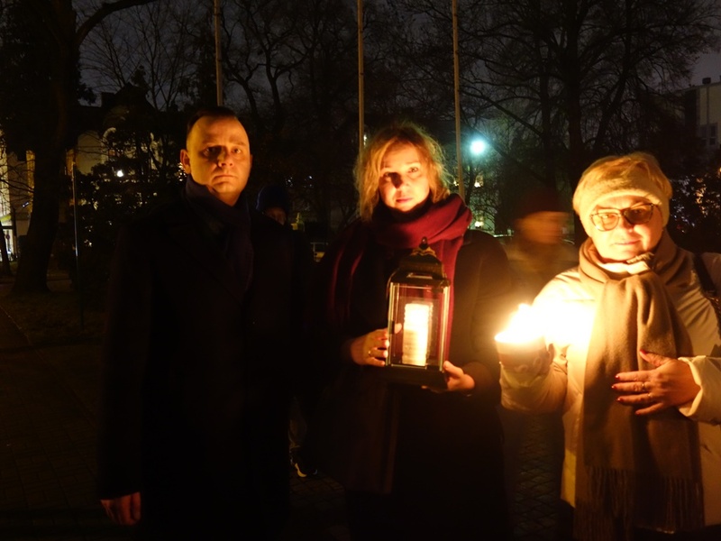 Akcja „Zapal Światło Wolności”. Fot. Hanna Kwaśny (IPN)