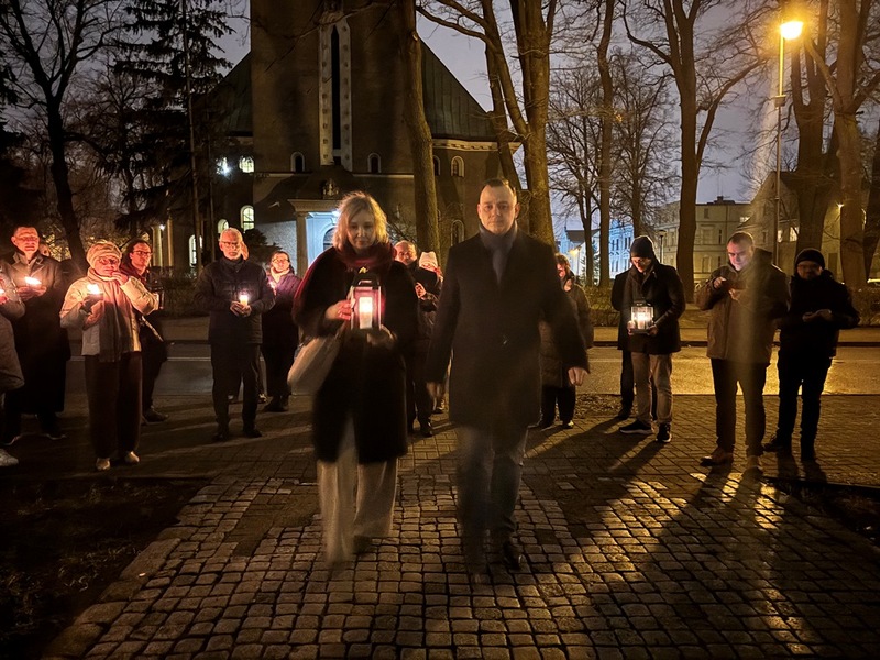 Akcja „Zapal Światło Wolności”. Fot. Hanna Kwaśny (IPN)