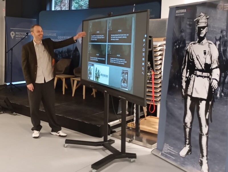 Warsztaty w ramach konkursu „Silni Polską!”. Fot. Witold Sobócki (IPN)