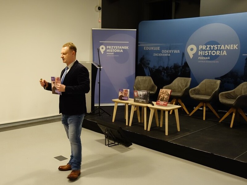 Prezentacja materiałów edukacyjnych dotyczących Powstania Wielkopolskiego 1918-1919. Fot. Julia Moszczyńska