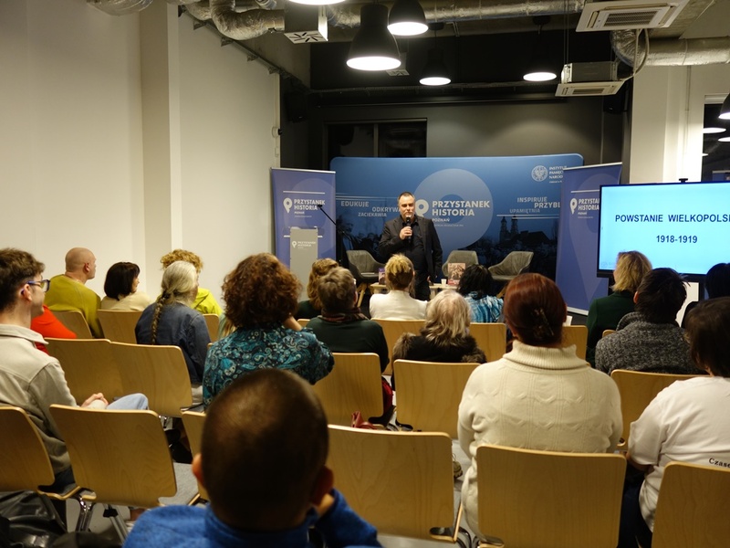 Prezentacja materiałów edukacyjnych dotyczących Powstania Wielkopolskiego 1918-1919. Fot. Julia Moszczyńska