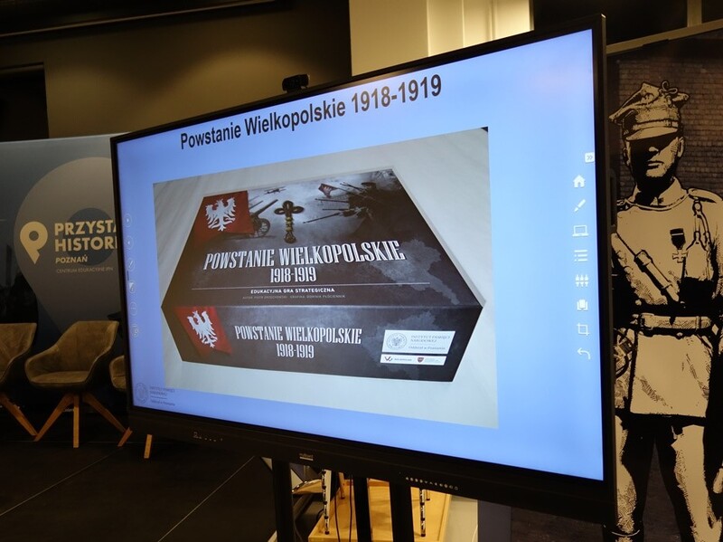 Prezentacja materiałów edukacyjnych dotyczących Powstania Wielkopolskiego 1918-1919. Fot. Julia Moszczyńska