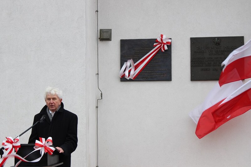 Uroczystość odsłonięcia tablicy upamiętniającej Stanisława i Karolinę Kaszyńskich. Fot. Marta Sankiewicz (IPN)