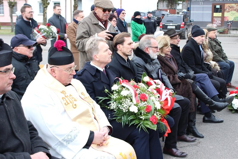 Uroczystość odsłonięcia tablicy upamiętniającej Stanisława i Karolinę Kaszyńskich. Fot. Marta Sankiewicz (IPN)