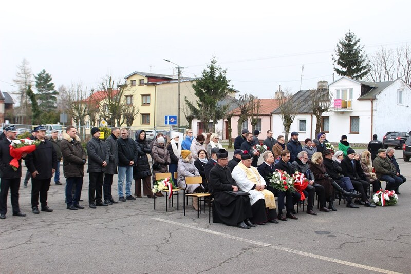 Uroczystość odsłonięcia tablicy upamiętniającej Stanisława i Karolinę Kaszyńskich. Fot. Marta Sankiewicz (IPN)