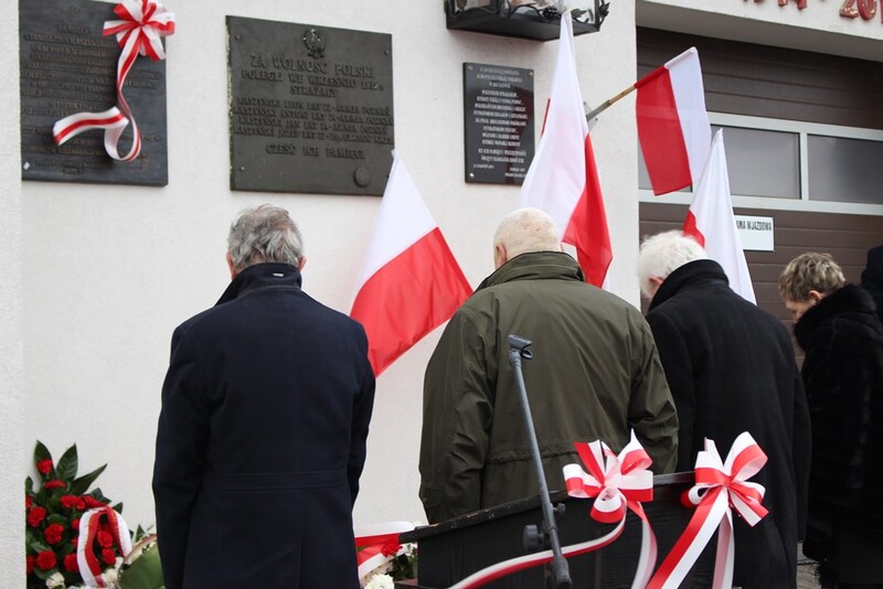 Uroczystość odsłonięcia tablicy upamiętniającej Stanisława i Karolinę Kaszyńskich. Fot. Marta Sankiewicz (IPN)