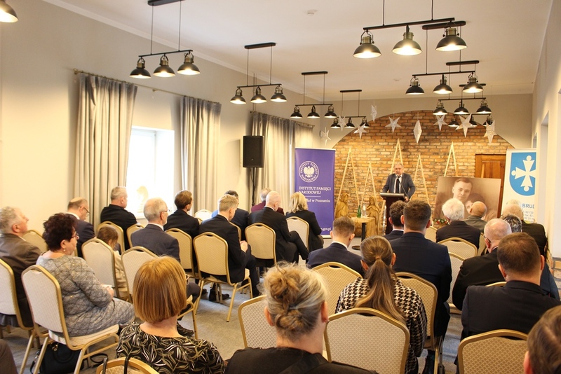 Uroczystość odsłonięcia tablicy upamiętniającej Stanisława i Karolinę Kaszyńskich. Fot. Marta Sankiewicz (IPN)