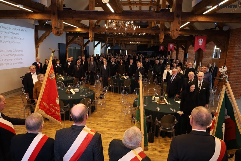 Odśpiewanie hymnu państwowego. Fot. Rozalia Kaczmarek