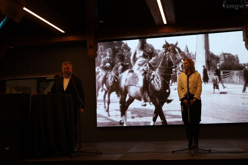 Przywitanie gości przez Tomasza Jazdona. Fot. Rozalia Kaczmarek