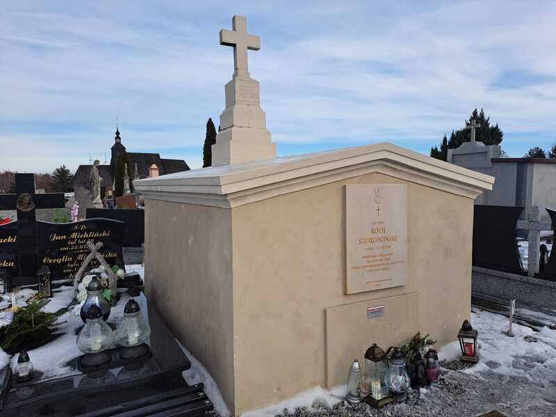 Grób ppor. Rocha Szurgocińskiego. Fot. Ewa Liszkowska (IPN)