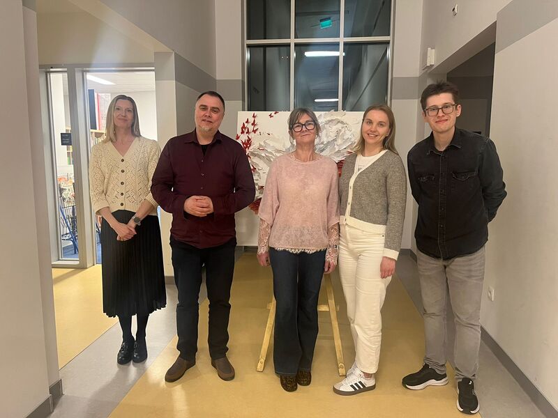 Pracownicy IPN wraz z nauczycielkami Szkoły Polskiej im. gen. bryg. Elżbiety Zawackiej przy Ambasadzie RP w Brukseli z siedzibą w Mons. Fot. Szkoła Polska w Mons