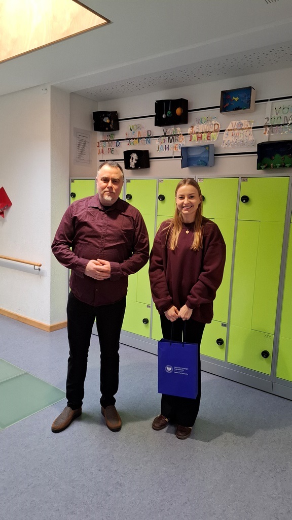 Piotr Orzechowski oraz Justyna Sowińska dyrektor Szkoły Polskiej im. Marii Skłodowskiej-Curie przy Ambasadzie RP w Luksemburgu. Fot. Agnieszka Kubiak