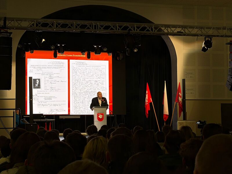 Szkolny Dzień Pamięci o Zwycięskim Powstaniu Wielkopolskim w ZS1 w Zbąszyniu. Fot. Magdalena Cieślak (LO Zbąszyń)