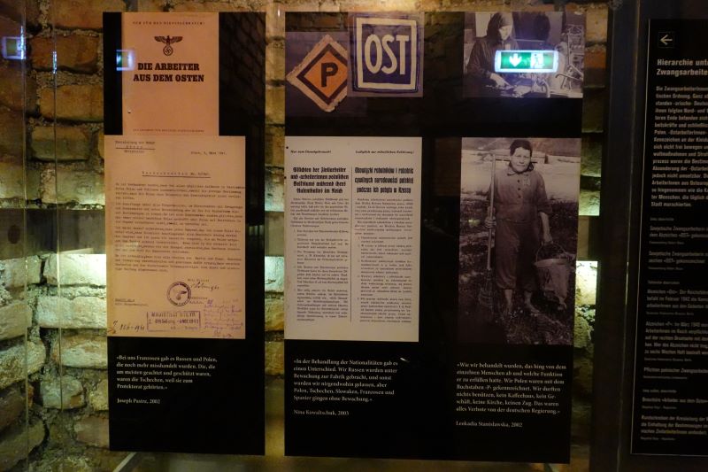 Zwiedzanie wystawy stałej (Stollen der Erinnerung) w Steyr. Fot. Tomasz Cieślak (IPN)