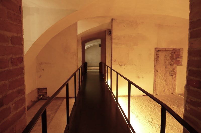 „Droga śmierci” w podziemiach Zamku Hartheim. Fot. Tomasz Cieślak (IPN)