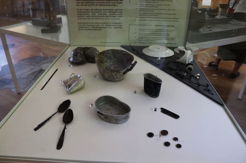 Fragment wystawy „Opór, śmierć i przetrwanie. O wykopaliskach archeologicznych w KL Gusen”. Fot. Tomasz Cieślak (IPN)