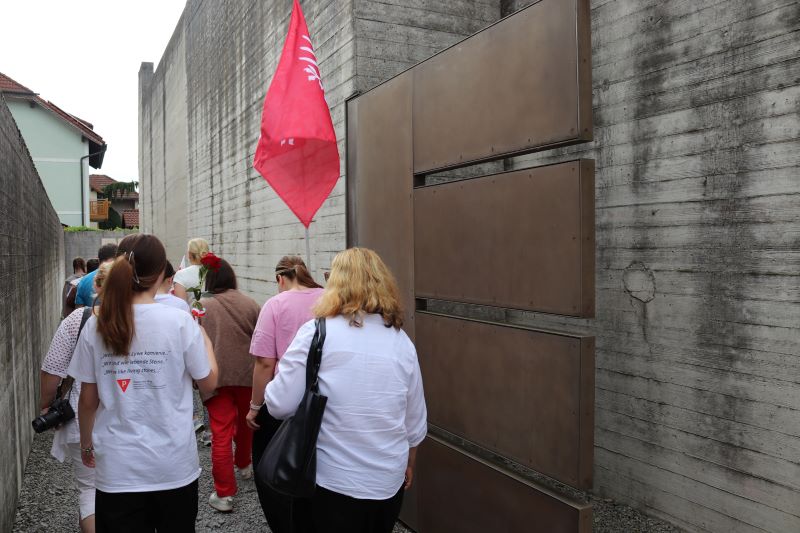 Wejście do Memoriału Gusen, gdzie znajduje się byłe krematorium. Fot. Tomasz Cieślak (IPN)