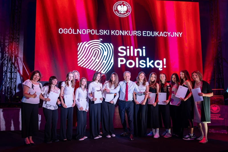 Laureaci konkursu „Silni Polską!” z Dopiewa. Fot. Marcin Jurkiewicz (IPN)