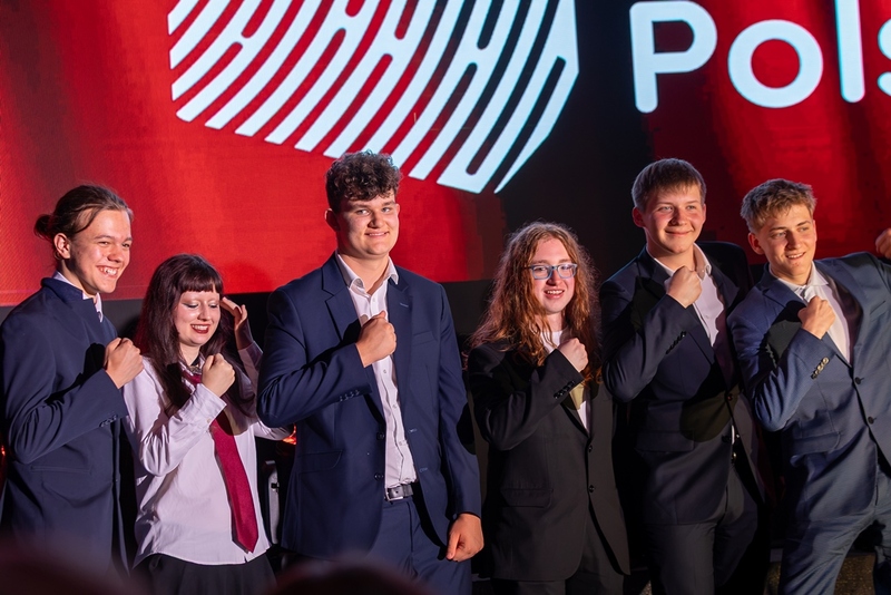 Laureaci konkursu „Silni Polską!” z II LO w Koninie. Fot. Marcin Jurkiewicz (IPN)