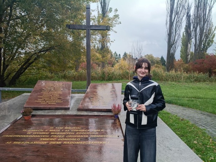 Pomnik upamiętniający Polaków zamordowanych podczas II wojny światowej, Kopiec w Radomsku, położony między ulicami Kraszewskiego i Zgoda. Fot. Zuzanna Gorgoń