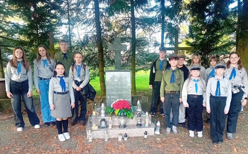 Pomnik upamiętniający miejsce ofiar zbrodni dokonanej w dniu 22-23 października 1939 r. w Górce Klasztornej. Fot. Katarzyna Mudyna