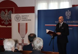 Uroczystość poprowadził dyrektor poznańskiego oddziału IPN dr hab. Rafał Reczek. Fot. Lucjan Moros