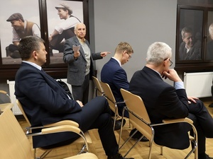 Prof. Edward Długajczyk podczas dyskusji o stanie badań nad historią powstań śląskich.