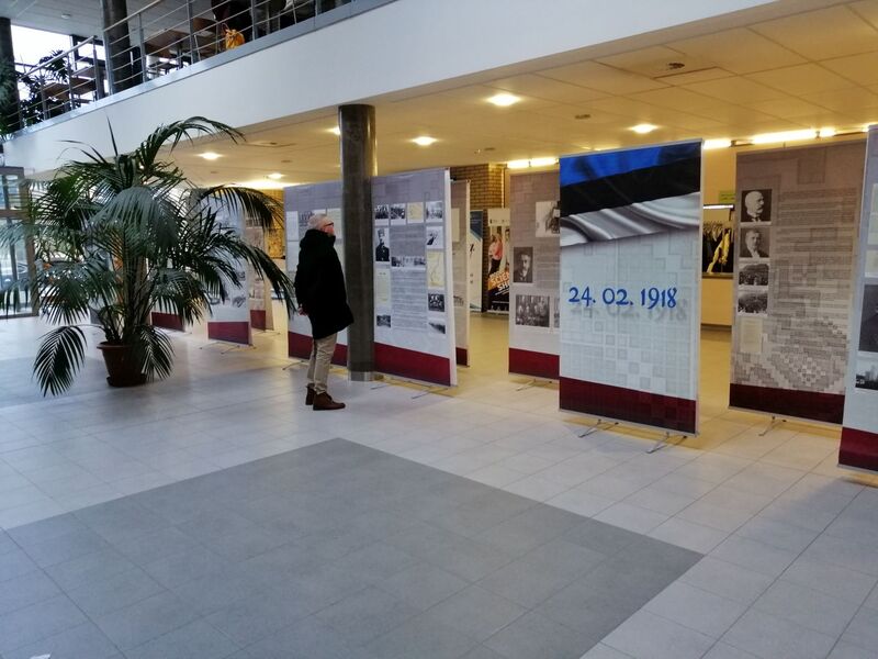 Wystawa „We want to be free, we will be free!” w holu Wydziału Nauk Politycznych i Dziennikarstwa UAM w Poznaniu