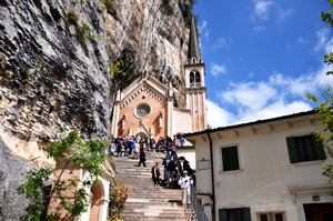 Wejście do Sanktuarium Madonna della Corona. Fot. Tomasz Cieślak