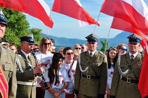 Oficjalne uroczystości 75. rocznicy bitwy o Piedimonte San Germano pod pomnikiem 6 Pułku Pancernego Dzieci Lwowskich