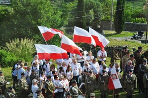 Uczestnicy Wyjazdu Pamięci podczas oficjanych obchodów upamiętniających 75. rocznicę bitwy  o Piedimonte San Germano