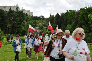 Polska delegacja przybywa pod Monte Cassino na oficjalne uroczystości upamiętniające 75. rocznicę bitwy