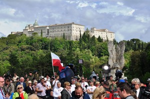 Widok na klasztor na Monte Cassino. Obchody 75. rocznicy bitwy