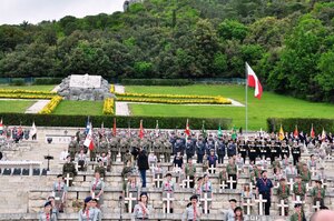 Kompania honorowa WP podczas oficjalnych uroczystości upamiętniających 75. rocznicę bitwy o Monte Cassino