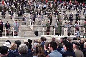 Harcerze i skauci przy grobach poległych żołnierzy. Oficjalne uroczystości upamiętniające 75. rocznicę bitwy o Monte Cassino