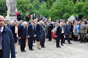 Prezydenci Polski Andrzej Duda i Włoch Sergio Mattarella przybywają na oficjalne obchody upamiętniające 75. rocznicę bitwy o Monte Cassino