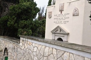 Brama polskiego Cmentarza Wojennego w Loreto