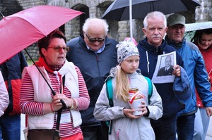Uczestnicy Wyjazdu Pamięci w niemieckim obozie koncentracyjnym KL Mauthausen w Górnej Austrii. Fot. Tomasz Cieślak
