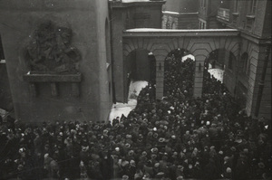 Poznań, 11 lutego 1940 r. Wierni wychodzący z kościoła św. Marcina